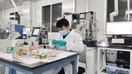 大学封控中,科研不停歇!实验室就是我的家